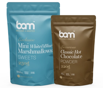 Set di cioccolata calda classica e marshmallow blu