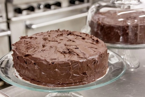 torta al cioccolato con pinoli